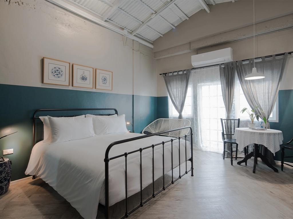 Deluxe Double Bed with Loft Bed (Triple)